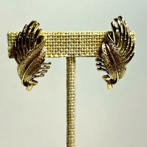 Vintage Signed Coro Clip-on Gold Tone Earrings Leaf Feather design